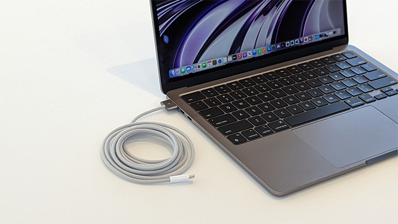 MacBook Air M2 được trang bị sạc MagSafe 3